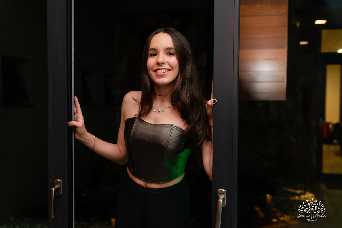 Pelotas- aniversário de 15 anos - festa de debutante - Renata Dalbann - emoção - família e amigos - presente especial - violão - guitarra - sessão de fotos - registro fotográfico - Antonio Rocha Fotografias - amor pela música 
 - Veredas - Salão Pub House