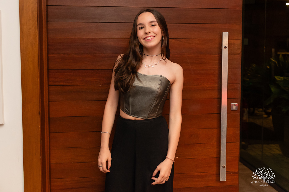 Pelotas- aniversário de 15 anos - festa de debutante - Renata Dalbann - emoção - família e amigos - presente especial - violão - guitarra - sessão de fotos - registro fotográfico - Antonio Rocha Fotografias - amor pela música 
 - Veredas - Salão Pub House