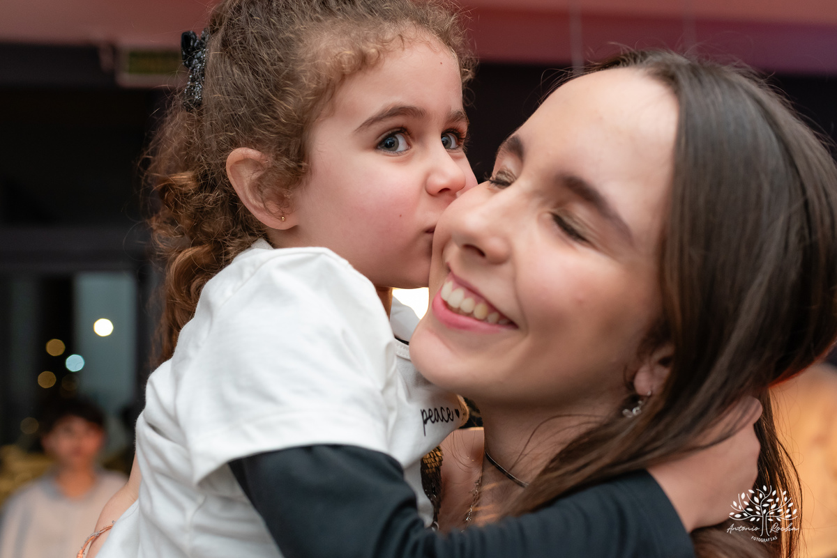 Pelotas- aniversário de 15 anos - festa de debutante - Renata Dalbann - emoção - família e amigos - presente especial - violão - guitarra - sessão de fotos - registro fotográfico - Antonio Rocha Fotografias - amor pela música 
 - Veredas - Salão Pub House