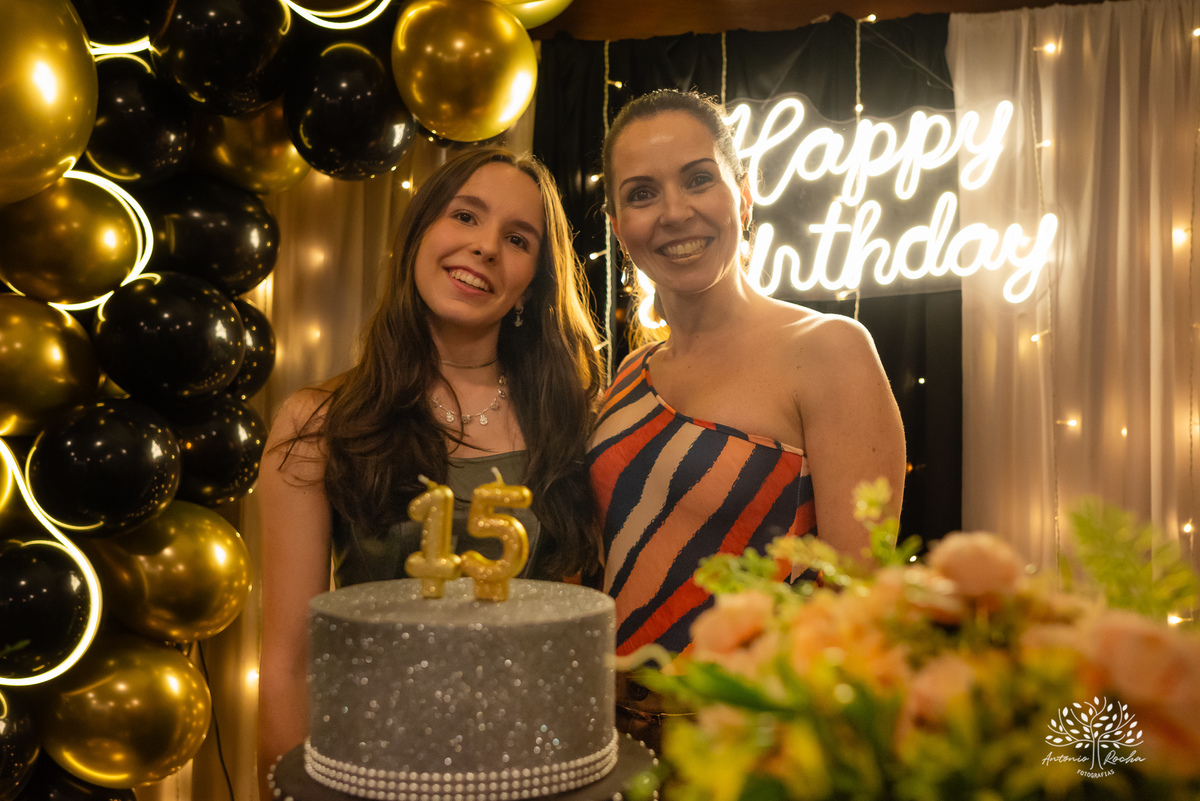 Pelotas- aniversário de 15 anos - festa de debutante - Renata Dalbann - emoção - família e amigos - presente especial - violão - guitarra - sessão de fotos - registro fotográfico - Antonio Rocha Fotografias - amor pela música 
 - Veredas - Salão Pub House