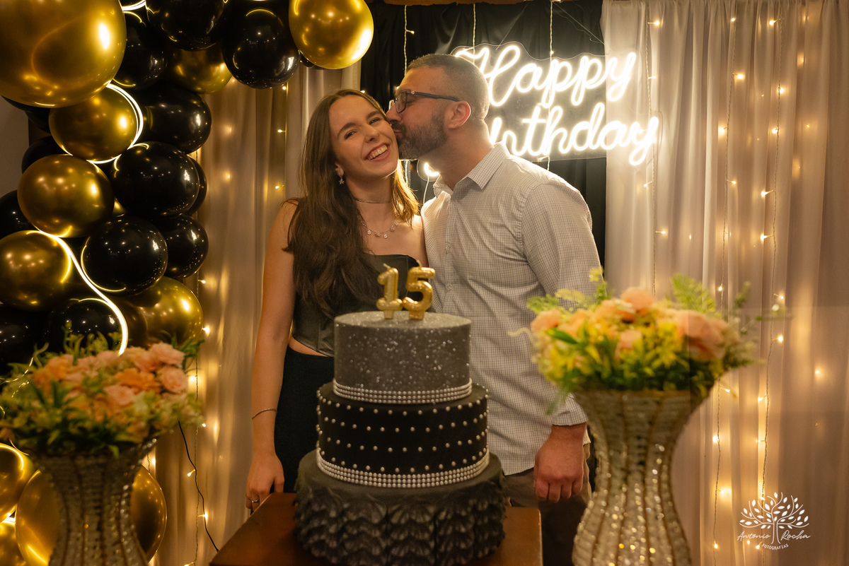 Pelotas- aniversário de 15 anos - festa de debutante - Renata Dalbann - emoção - família e amigos - presente especial - violão - guitarra - sessão de fotos - registro fotográfico - Antonio Rocha Fotografias - amor pela música 
 - Veredas - Salão Pub House