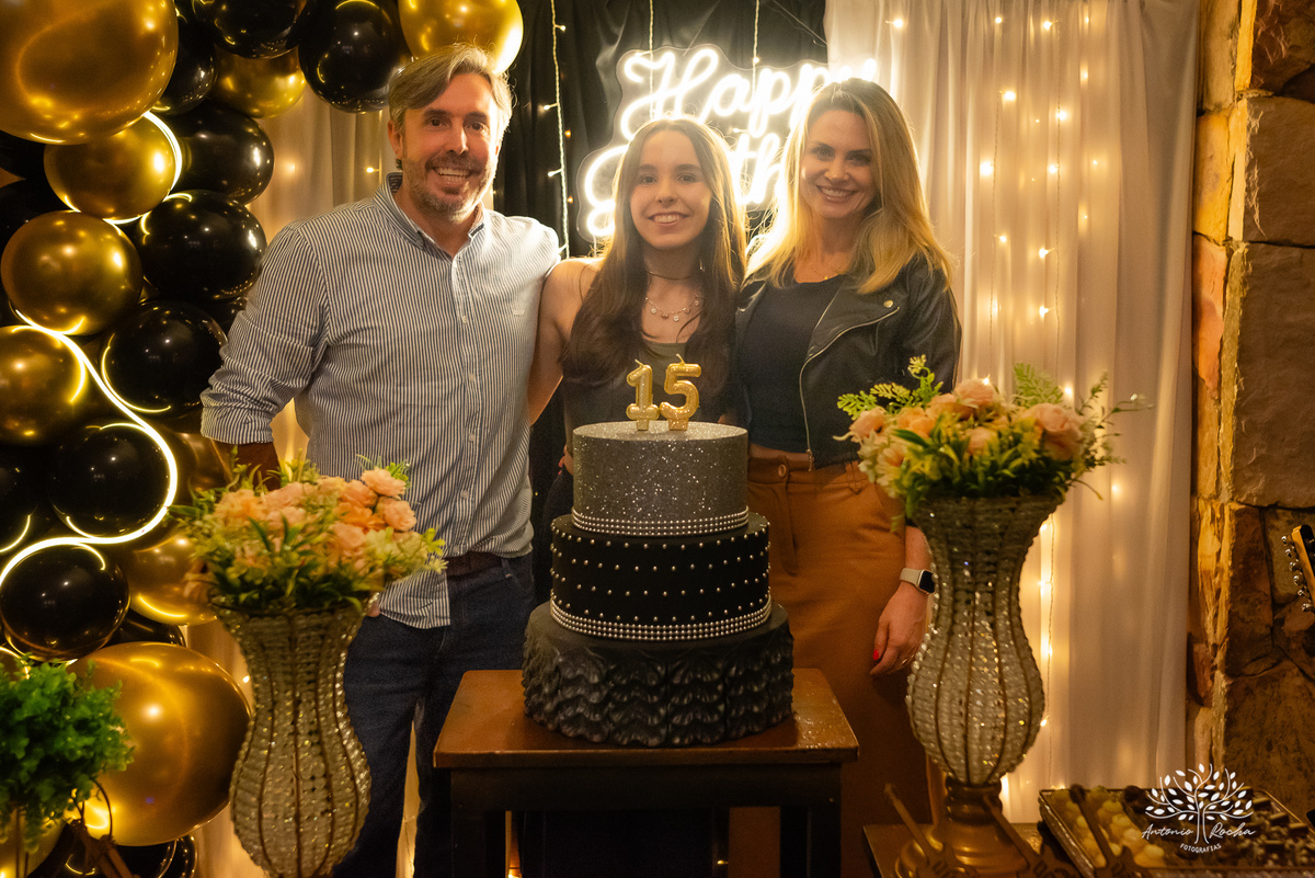 Pelotas- aniversário de 15 anos - festa de debutante - Renata Dalbann - emoção - família e amigos - presente especial - violão - guitarra - sessão de fotos - registro fotográfico - Antonio Rocha Fotografias - amor pela música 
 - Veredas - Salão Pub House