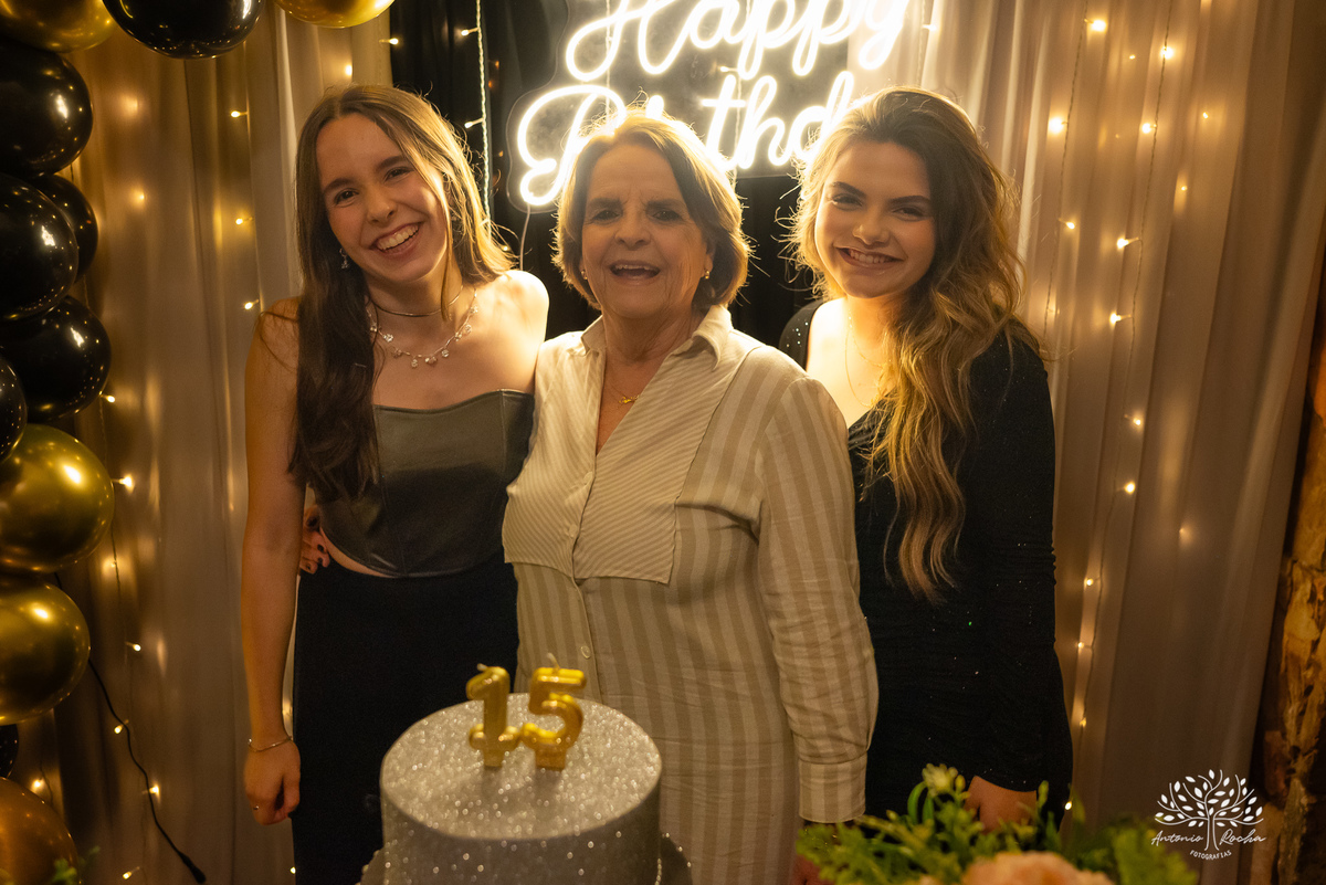 Pelotas- aniversário de 15 anos - festa de debutante - Renata Dalbann - emoção - família e amigos - presente especial - violão - guitarra - sessão de fotos - registro fotográfico - Antonio Rocha Fotografias - amor pela música 
 - Veredas - Salão Pub House