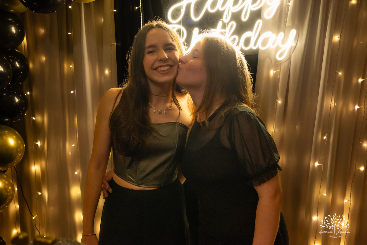 Pelotas- aniversário de 15 anos - festa de debutante - Renata Dalbann - emoção - família e amigos - presente especial - violão - guitarra - sessão de fotos - registro fotográfico - Antonio Rocha Fotografias - amor pela música 
 - Veredas - Salão Pub House