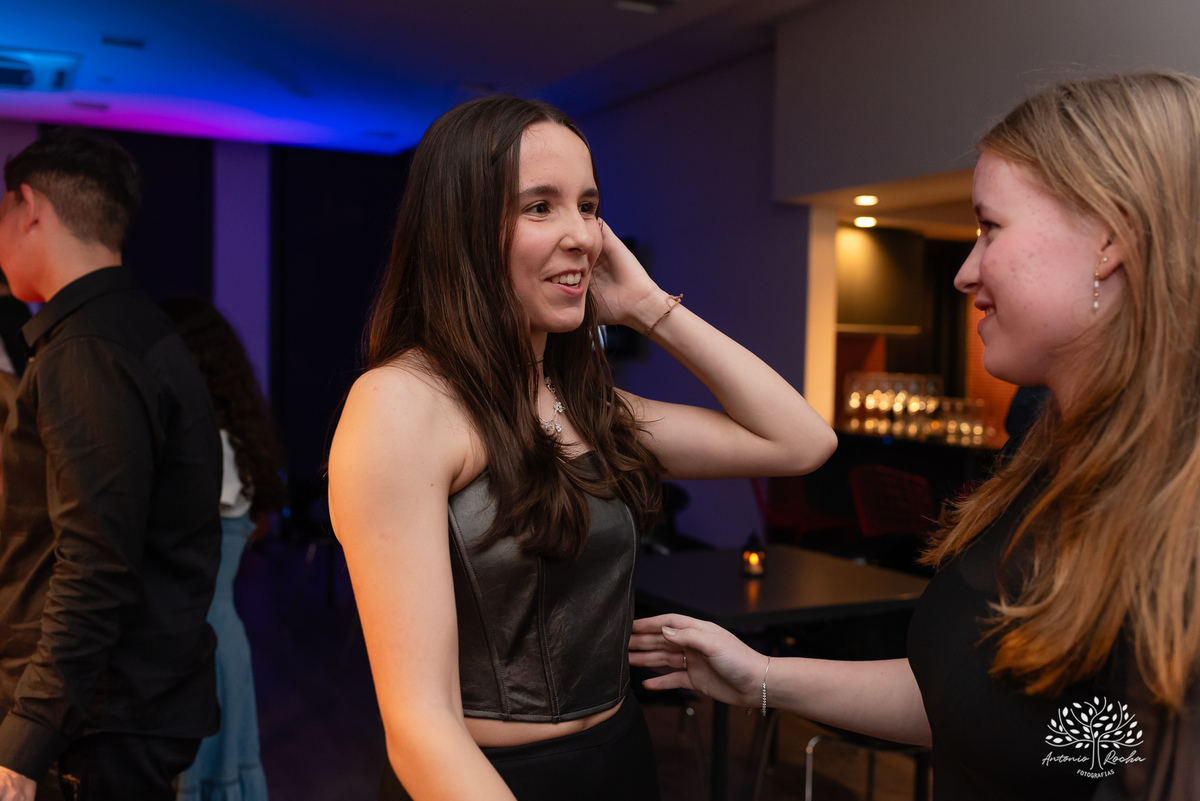 Pelotas- aniversário de 15 anos - festa de debutante - Renata Dalbann - emoção - família e amigos - presente especial - violão - guitarra - sessão de fotos - registro fotográfico - Antonio Rocha Fotografias - amor pela música 
 - Veredas - Salão Pub House