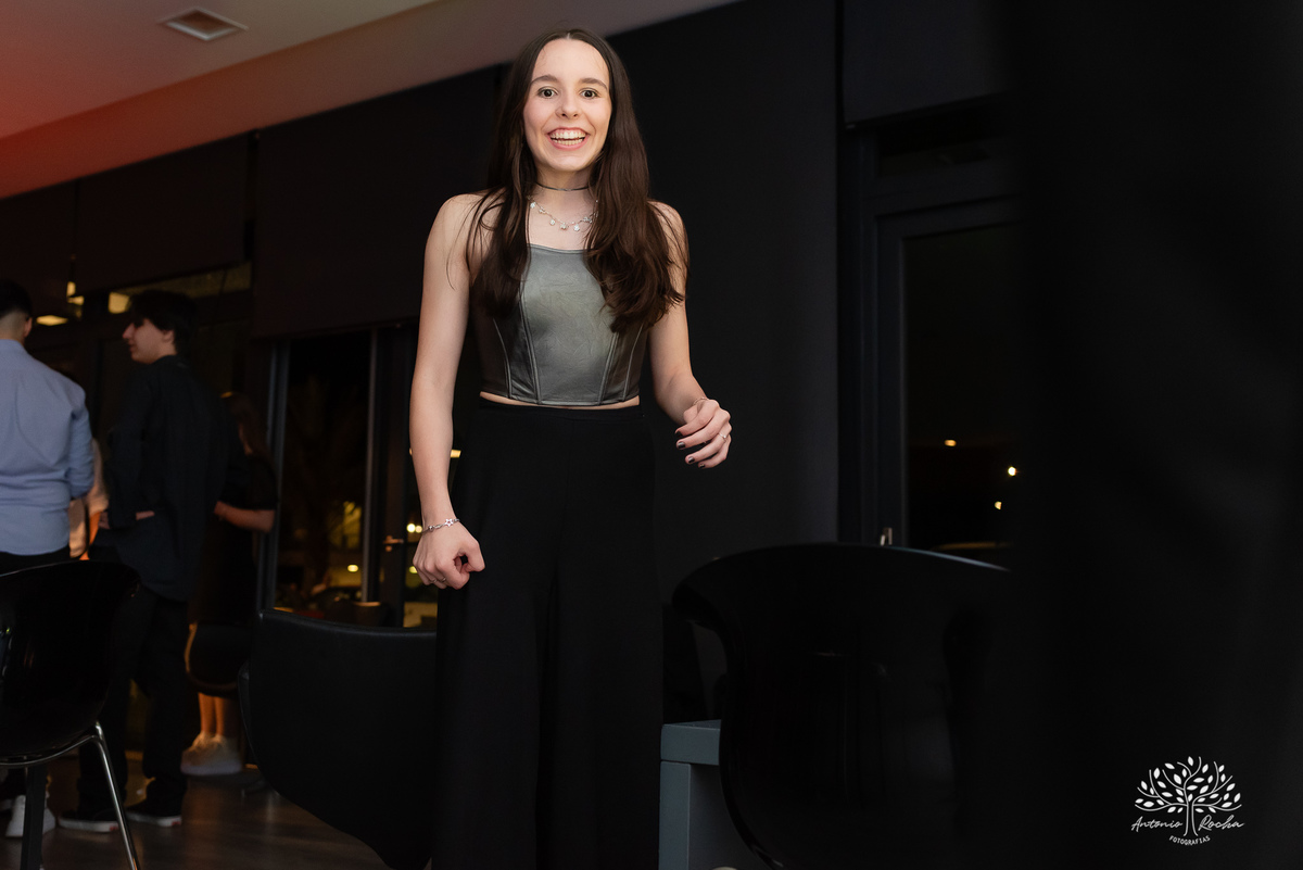 Pelotas- aniversário de 15 anos - festa de debutante - Renata Dalbann - emoção - família e amigos - presente especial - violão - guitarra - sessão de fotos - registro fotográfico - Antonio Rocha Fotografias - amor pela música 
 - Veredas - Salão Pub House