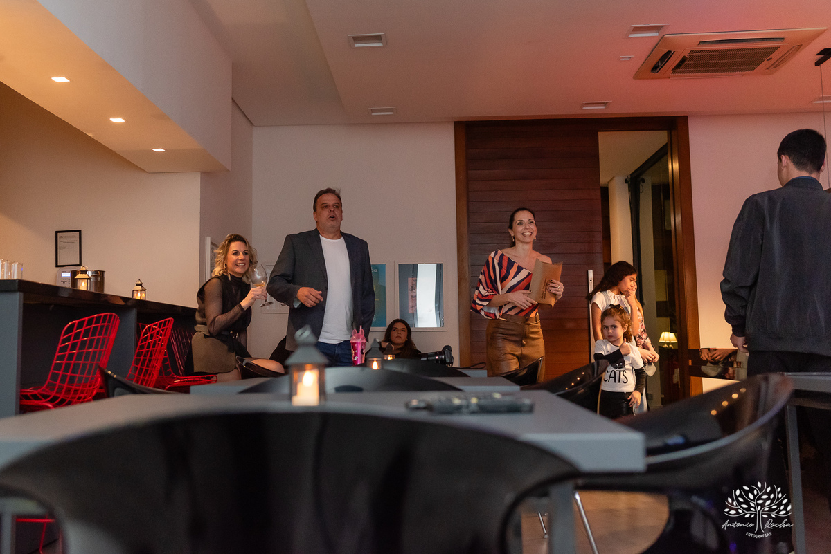 Pelotas- aniversário de 15 anos - festa de debutante - Renata Dalbann - emoção - família e amigos - presente especial - violão - guitarra - sessão de fotos - registro fotográfico - Antonio Rocha Fotografias - amor pela música 
 - Veredas - Salão Pub House