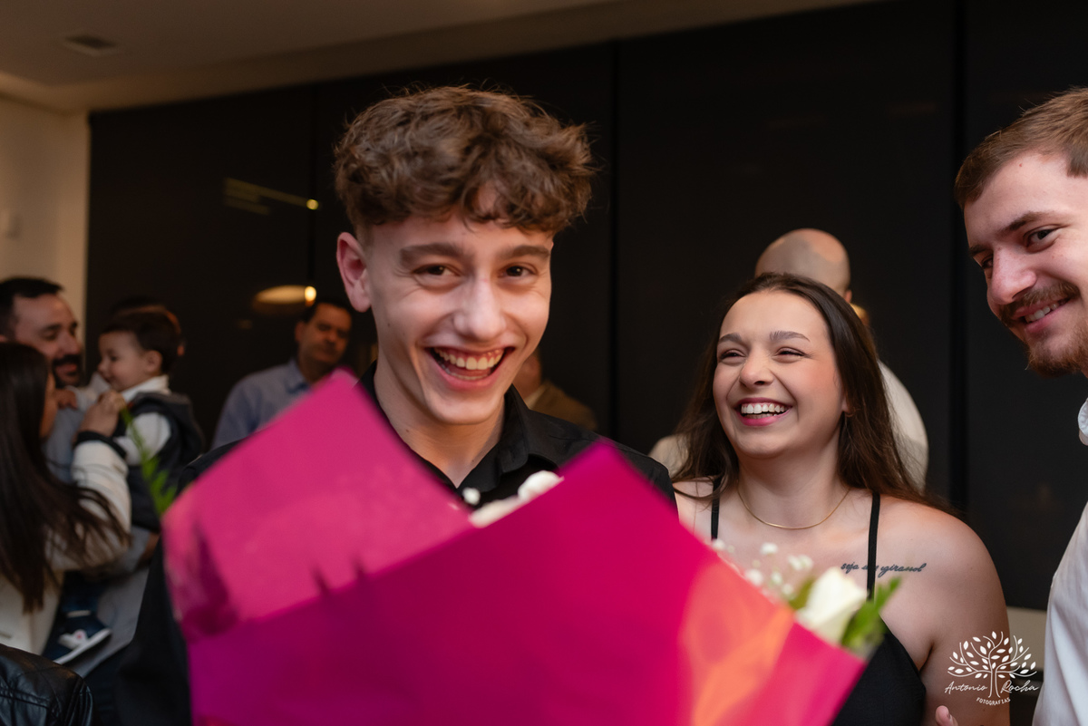 Pelotas- aniversário de 15 anos - festa de debutante - Renata Dalbann - emoção - família e amigos - presente especial - violão - guitarra - sessão de fotos - registro fotográfico - Antonio Rocha Fotografias - amor pela música 
 - Veredas - Salão Pub House