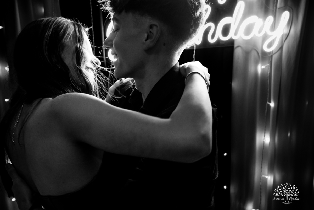 Pelotas- aniversário de 15 anos - festa de debutante - Renata Dalbann - emoção - família e amigos - presente especial - violão - guitarra - sessão de fotos - registro fotográfico - Antonio Rocha Fotografias - amor pela música 
 - Veredas - Salão Pub House