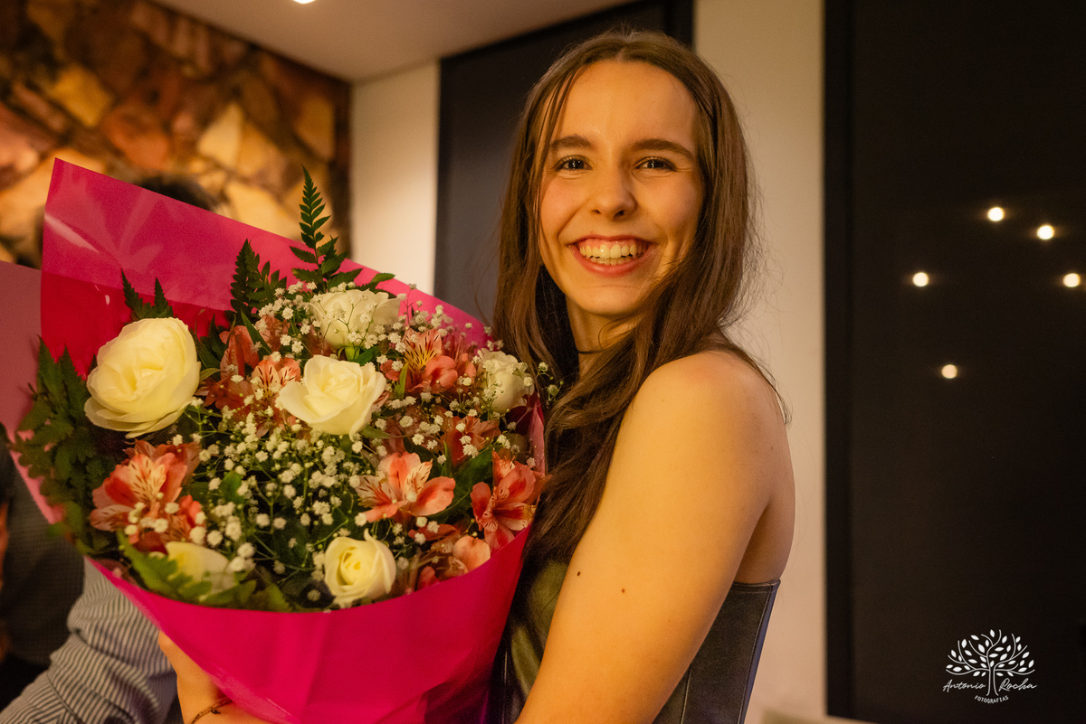 Pelotas- aniversário de 15 anos - festa de debutante - Renata Dalbann - emoção - família e amigos - presente especial - violão - guitarra - sessão de fotos - registro fotográfico - Antonio Rocha Fotografias - amor pela música 
 - Veredas - Salão Pub House