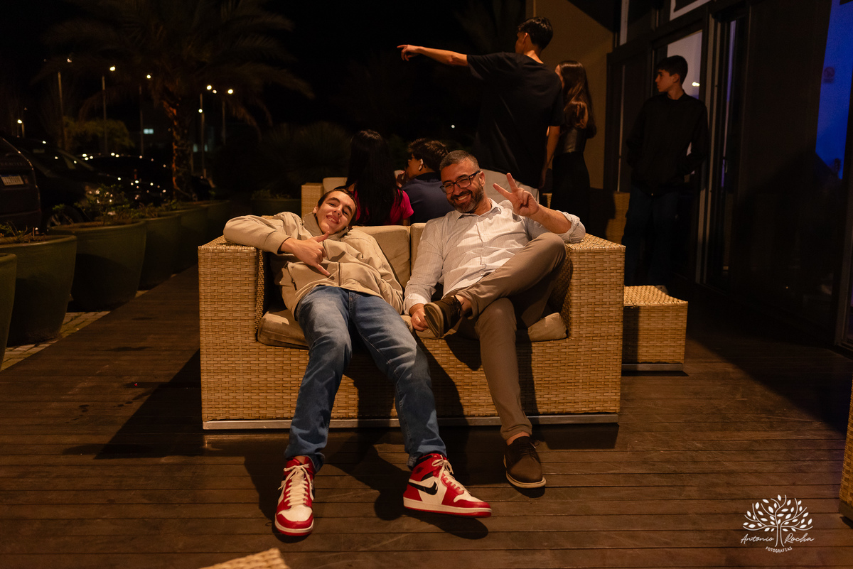 Pelotas- aniversário de 15 anos - festa de debutante - Renata Dalbann - emoção - família e amigos - presente especial - violão - guitarra - sessão de fotos - registro fotográfico - Antonio Rocha Fotografias - amor pela música 
 - Veredas - Salão Pub House