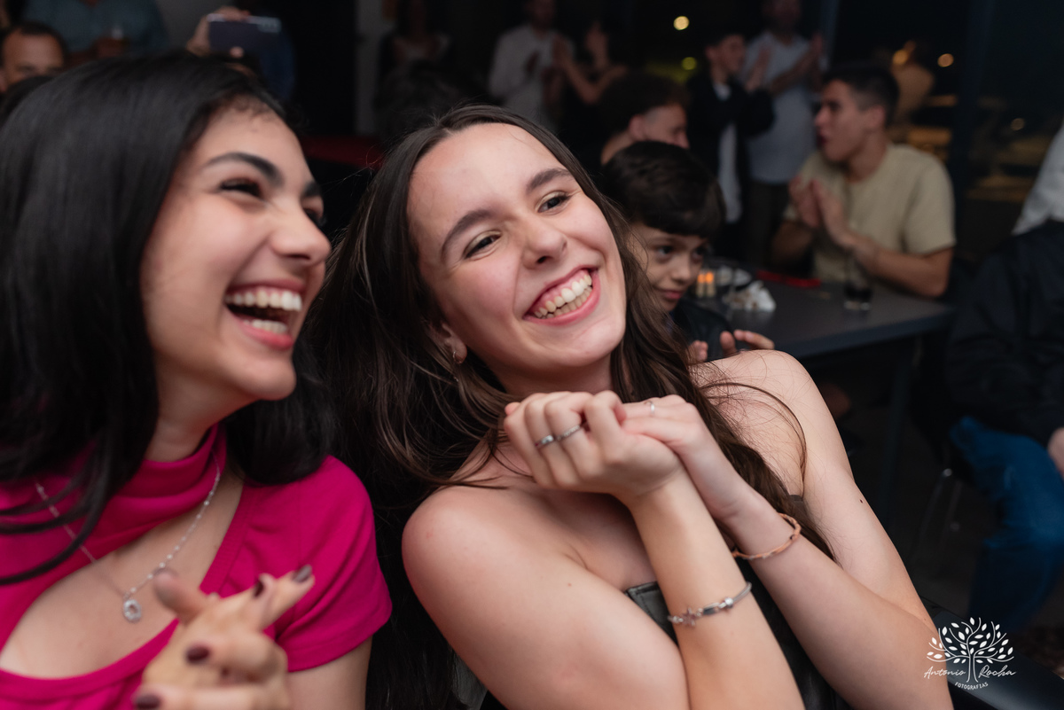 Pelotas- aniversário de 15 anos - festa de debutante - Renata Dalbann - emoção - família e amigos - presente especial - violão - guitarra - sessão de fotos - registro fotográfico - Antonio Rocha Fotografias - amor pela música 
 - Veredas - Salão Pub House