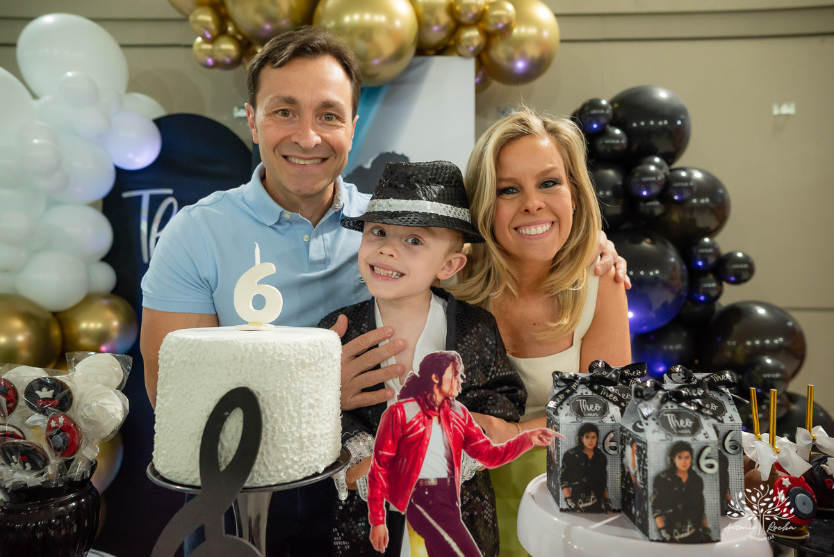 fotografia de aniversário - festa infantil - registro de momentos - aniversário do Theo - tema Michael Jackson - fotógrafo profissional - Antonio Rocha Fotografias - Pelotas - fotografia de evento - Tio Guigui - salão de festas playground - rei do pop