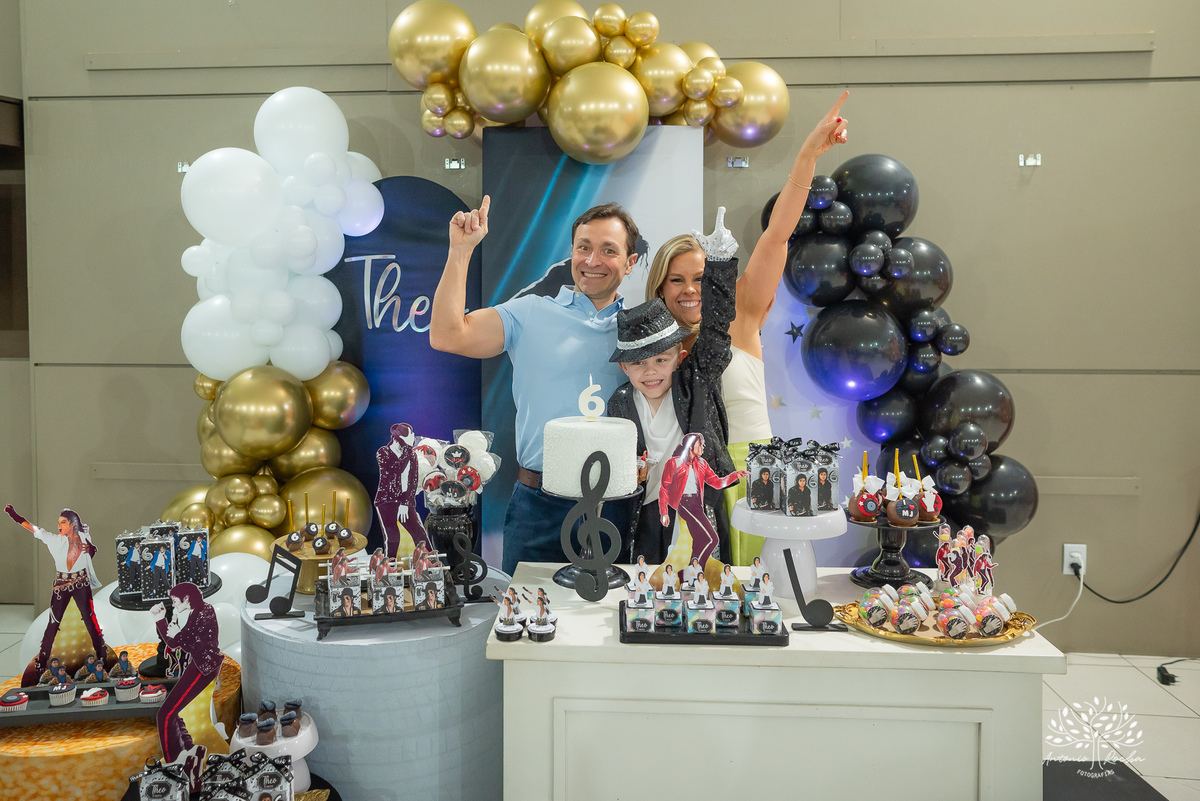 fotografia de aniversário - festa infantil - registro de momentos - aniversário do Theo - tema Michael Jackson - fotógrafo profissional - Antonio Rocha Fotografias - Pelotas - fotografia de evento - Tio Guigui - salão de festas playground - rei do pop