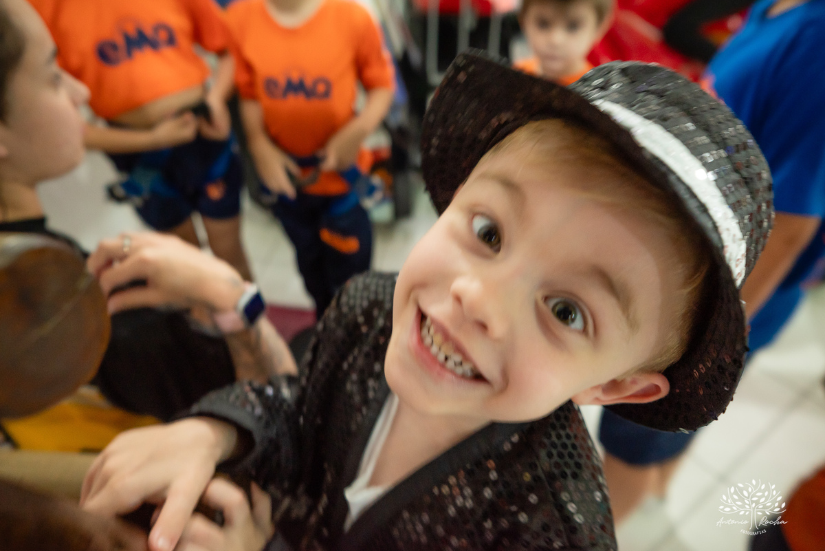 fotografia de aniversário - festa infantil - registro de momentos - aniversário do Theo - tema Michael Jackson - fotógrafo profissional - Antonio Rocha Fotografias - Pelotas - fotografia de evento - Tio Guigui - salão de festas playground - rei do pop