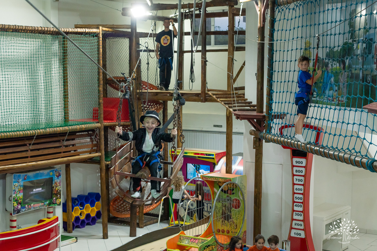 fotografia de aniversário - festa infantil - registro de momentos - aniversário do Theo - tema Michael Jackson - fotógrafo profissional - Antonio Rocha Fotografias - Pelotas - fotografia de evento - Tio Guigui - salão de festas playground - rei do pop