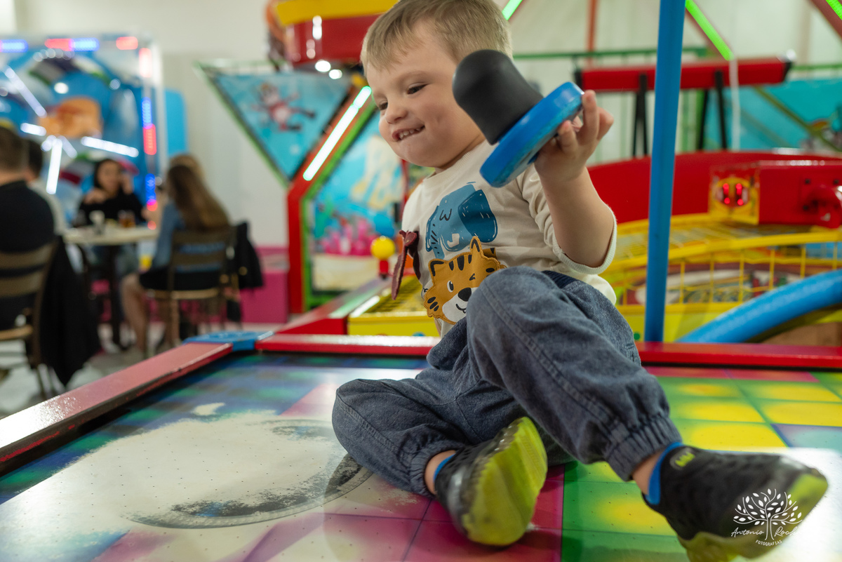 fotografia de aniversário - festa infantil - registro de momentos - aniversário do Theo - tema Michael Jackson - fotógrafo profissional - Antonio Rocha Fotografias - Pelotas - fotografia de evento - Tio Guigui - salão de festas playground - rei do pop