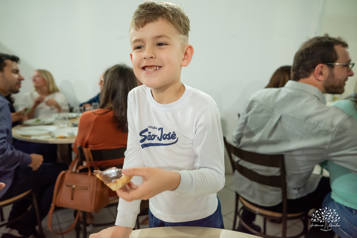 fotografia de aniversário - festa infantil - registro de momentos - aniversário do Theo - tema Michael Jackson - fotógrafo profissional - Antonio Rocha Fotografias - Pelotas - fotografia de evento - Tio Guigui - salão de festas playground - rei do pop