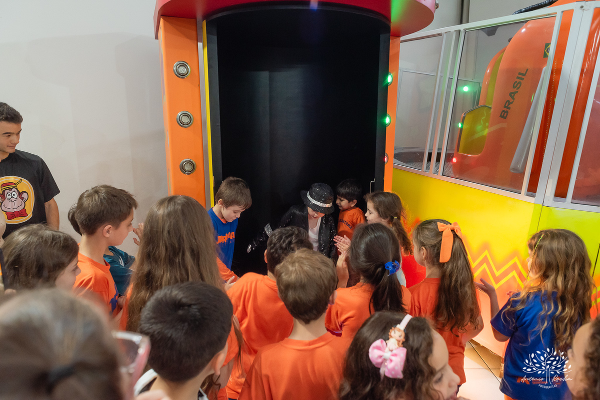 fotografia de aniversário - festa infantil - registro de momentos - aniversário do Theo - tema Michael Jackson - fotógrafo profissional - Antonio Rocha Fotografias - Pelotas - fotografia de evento - Tio Guigui - salão de festas playground - rei do pop