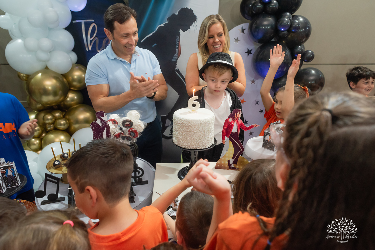 fotografia de aniversário - festa infantil - registro de momentos - aniversário do Theo - tema Michael Jackson - fotógrafo profissional - Antonio Rocha Fotografias - Pelotas - fotografia de evento - Tio Guigui - salão de festas playground - rei do pop