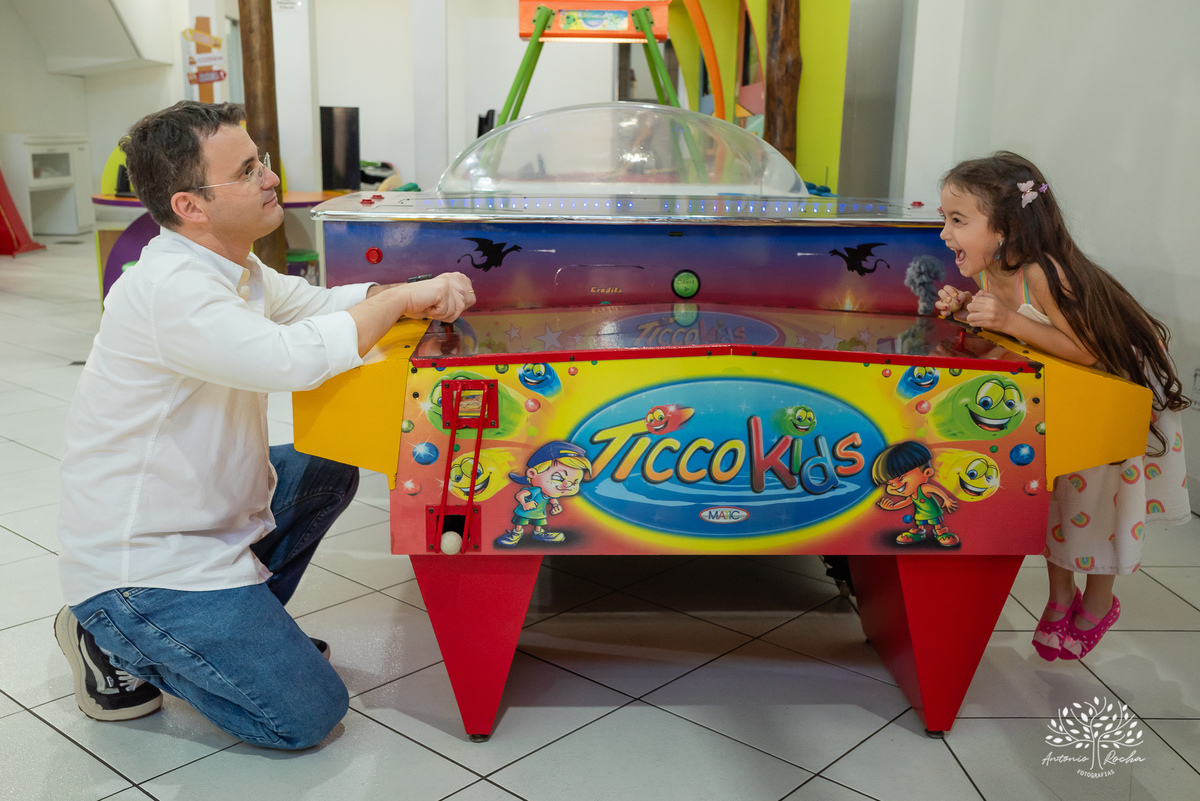 Estherzinha - festa - 6 anos - celebração - alegria - TIo Guigui - amigos - família - Monster High - dançar - Borboletas - brincadeiras - carinho - memórias - docinhos - aniversário - Antonio Rocha Fotografias - Renata Dalbann -Pelotas - Jardim - Esther