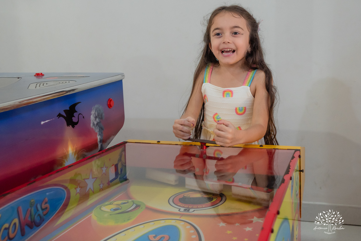 Estherzinha - festa - 6 anos - celebração - alegria - TIo Guigui - amigos - família - Monster High - dançar - Borboletas - brincadeiras - carinho - memórias - docinhos - aniversário - Antonio Rocha Fotografias - Renata Dalbann -Pelotas - Jardim - Esther