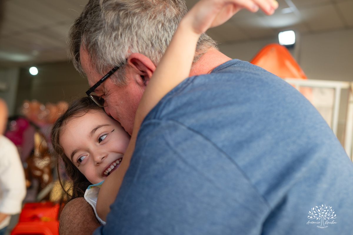 Estherzinha - festa - 6 anos - celebração - alegria - TIo Guigui - amigos - família - Monster High - dançar - Borboletas - brincadeiras - carinho - memórias - docinhos - aniversário - Antonio Rocha Fotografias - Renata Dalbann -Pelotas - Jardim - Esther