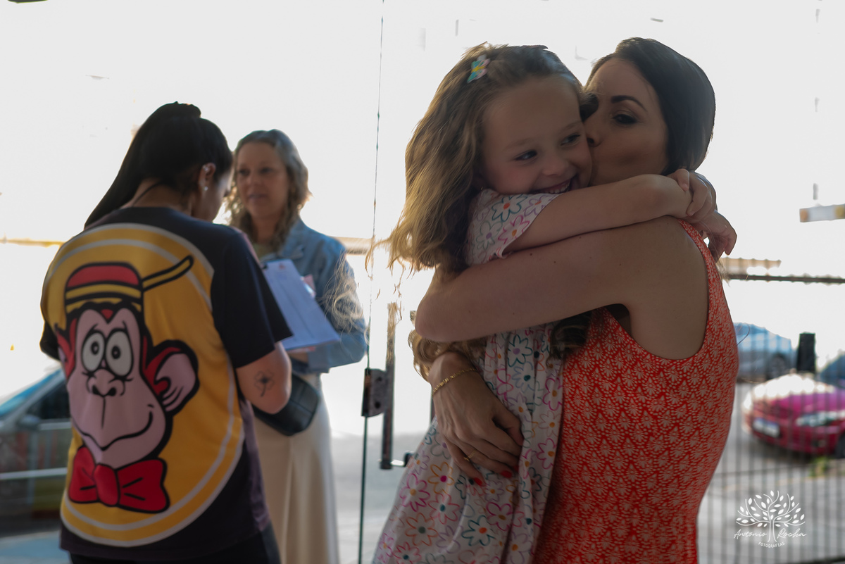 Estherzinha - festa - 6 anos - celebração - alegria - TIo Guigui - amigos - família - Monster High - dançar - Borboletas - brincadeiras - carinho - memórias - docinhos - aniversário - Antonio Rocha Fotografias - Renata Dalbann -Pelotas - Jardim - Esther