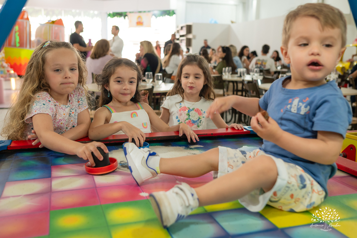 Estherzinha - festa - 6 anos - celebração - alegria - TIo Guigui - amigos - família - Monster High - dançar - Borboletas - brincadeiras - carinho - memórias - docinhos - aniversário - Antonio Rocha Fotografias - Renata Dalbann -Pelotas - Jardim - EstherEs