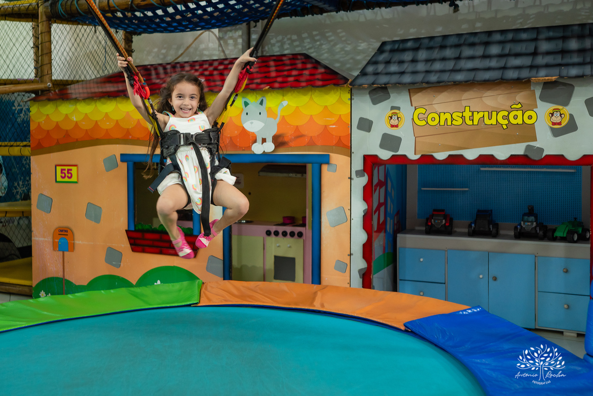 Estherzinha - festa - 6 anos - celebração - alegria - TIo Guigui - amigos - família - Monster High - dançar - Borboletas - brincadeiras - carinho - memórias - docinhos - aniversário - Antonio Rocha Fotografias - Renata Dalbann -Pelotas - Jardim - Esther