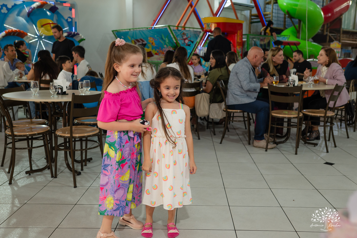 Estherzinha - festa - 6 anos - celebração - alegria - TIo Guigui - amigos - família - Monster High - dançar - Borboletas - brincadeiras - carinho - memórias - docinhos - aniversário - Antonio Rocha Fotografias - Renata Dalbann -Pelotas - Jardim - Esther