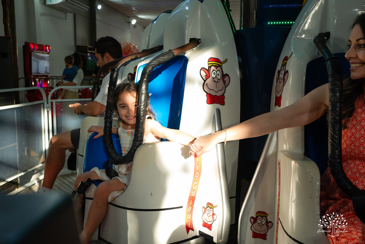 Estherzinha - festa - 6 anos - celebração - alegria - TIo Guigui - amigos - família - Monster High - dançar - Borboletas - brincadeiras - carinho - memórias - docinhos - aniversário - Antonio Rocha Fotografias - Renata Dalbann -Pelotas - Jardim - Esther