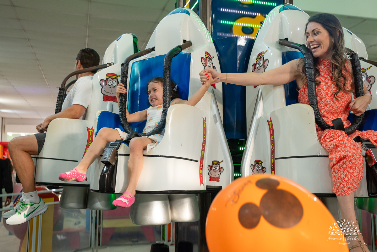 Estherzinha - festa - 6 anos - celebração - alegria - TIo Guigui - amigos - família - Monster High - dançar - Borboletas - brincadeiras - carinho - memórias - docinhos - aniversário - Antonio Rocha Fotografias - Renata Dalbann -Pelotas - Jardim - Esther