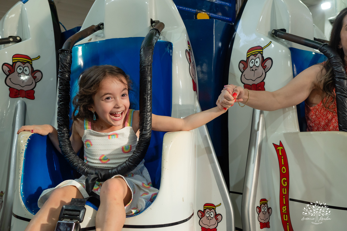 Estherzinha - festa - 6 anos - celebração - alegria - TIo Guigui - amigos - família - Monster High - dançar - Borboletas - brincadeiras - carinho - memórias - docinhos - aniversário - Antonio Rocha Fotografias - Renata Dalbann -Pelotas - Jardim - Esther