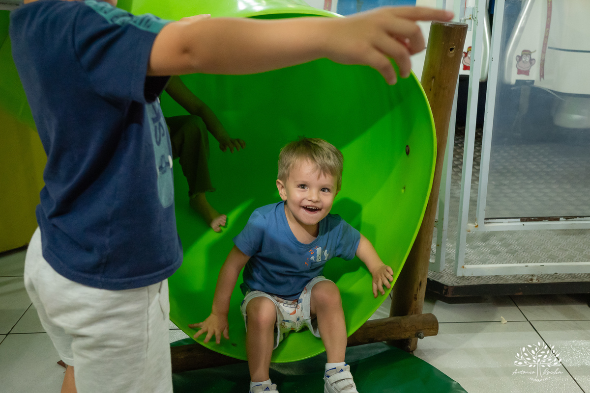 Estherzinha - festa - 6 anos - celebração - alegria - TIo Guigui - amigos - família - Monster High - dançar - Borboletas - brincadeiras - carinho - memórias - docinhos - aniversário - Antonio Rocha Fotografias - Renata Dalbann -Pelotas - Jardim - Esther