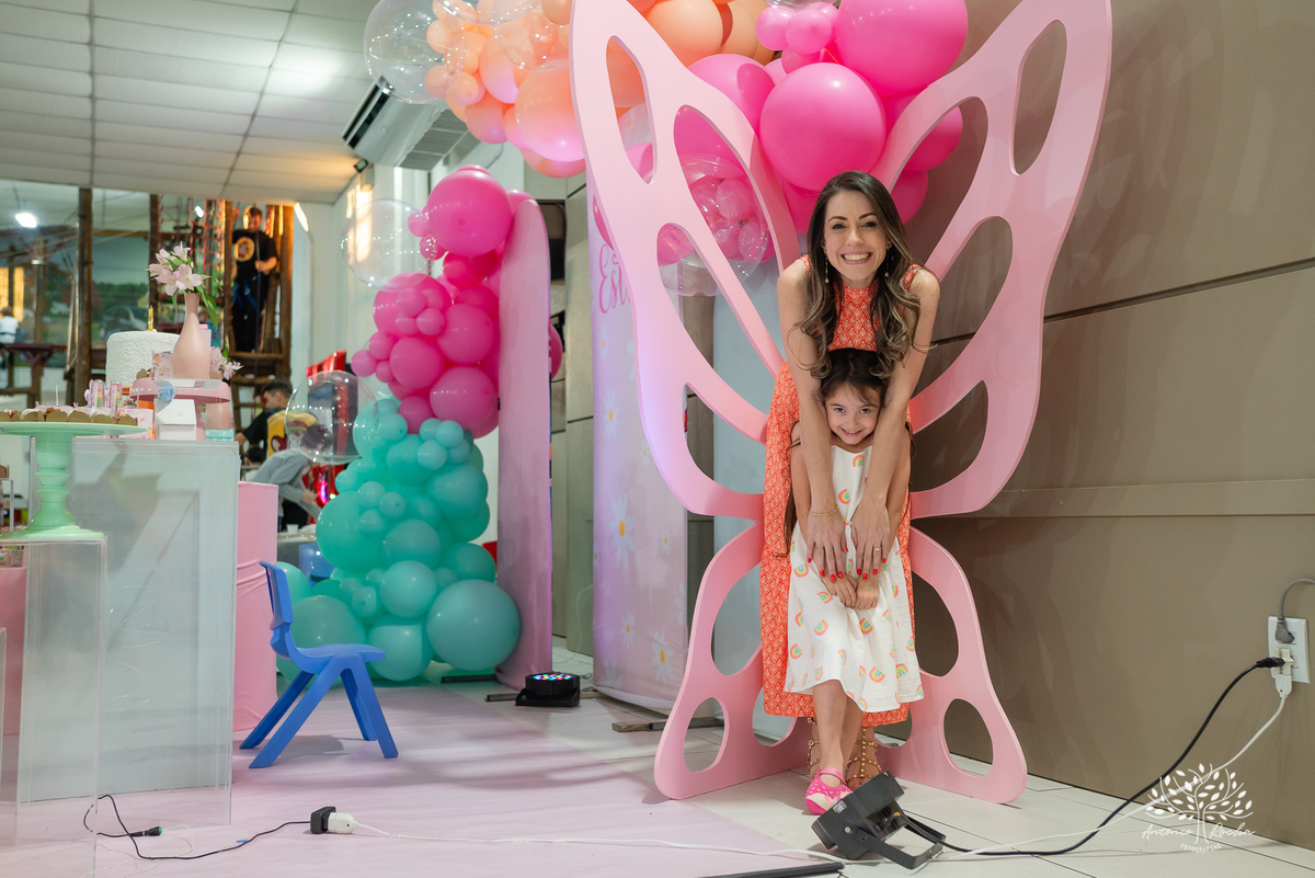 Estherzinha - festa - 6 anos - celebração - alegria - TIo Guigui - amigos - família - Monster High - dançar - Borboletas - brincadeiras - carinho - memórias - docinhos - aniversário - Antonio Rocha Fotografias - Renata Dalbann -Pelotas - Jardim - Esther