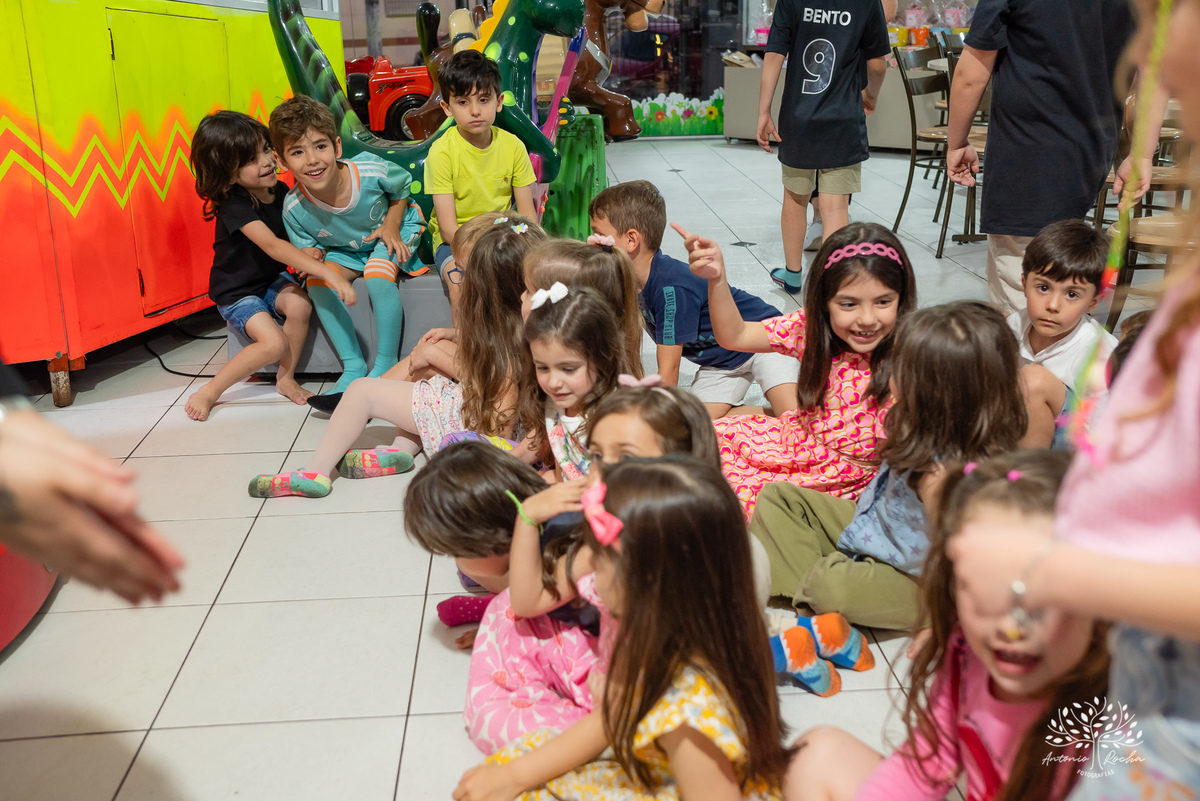 Estherzinha - festa - 6 anos - celebração - alegria - TIo Guigui - amigos - família - Monster High - dançar - Borboletas - brincadeiras - carinho - memórias - docinhos - aniversário - Antonio Rocha Fotografias - Renata Dalbann -Pelotas - Jardim - Esther