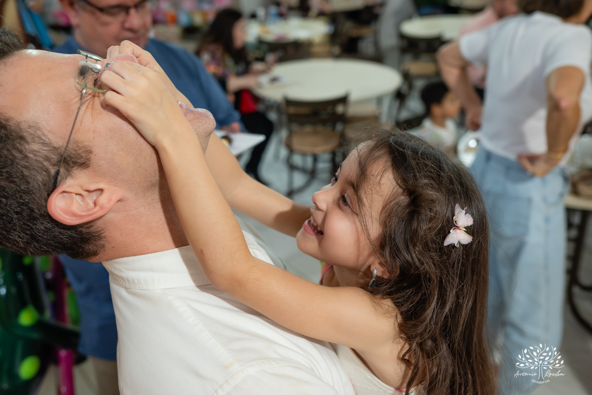 Estherzinha - festa - 6 anos - celebração - alegria - TIo Guigui - amigos - família - Monster High - dançar - Borboletas - brincadeiras - carinho - memórias - docinhos - aniversário - Antonio Rocha Fotografias - Renata Dalbann -Pelotas - Jardim - Esther