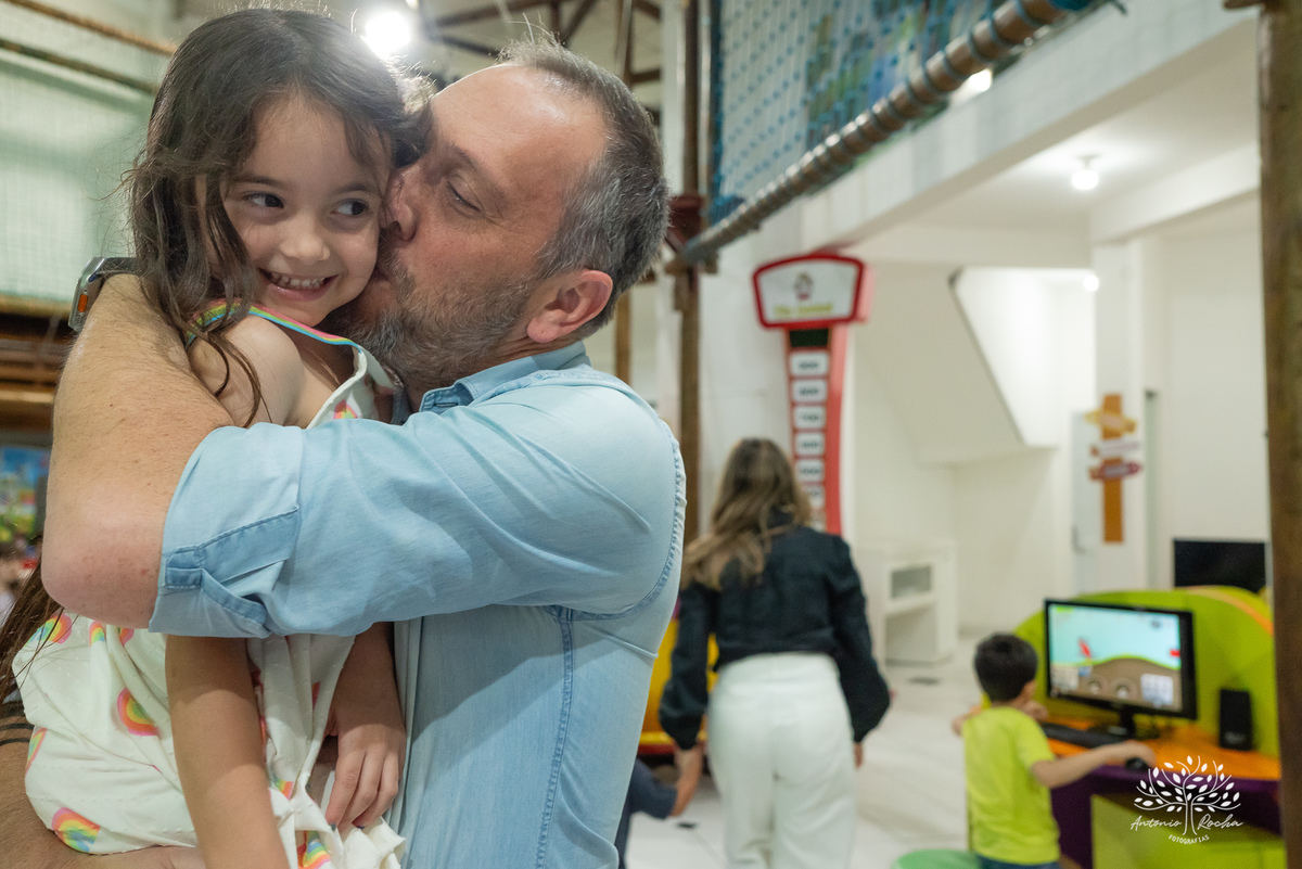 Estherzinha - festa - 6 anos - celebração - alegria - TIo Guigui - amigos - família - Monster High - dançar - Borboletas - brincadeiras - carinho - memórias - docinhos - aniversário - Antonio Rocha Fotografias - Renata Dalbann -Pelotas - Jardim - Esther