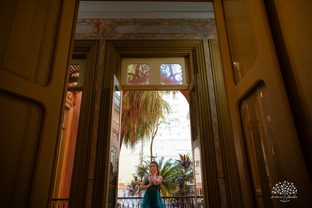 ensaios de 15 anos - fotografia de debutante - Museu do Doce - Pelotas - fotografia de aniversário - ensaio fotográfico personalizado - arquitetura histórica - luz natural - fotografia emocional - Antonio Rocha Fotografias - ensaio marcante- Quinze Anos