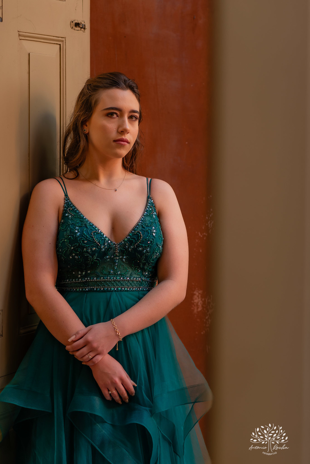 ensaios de 15 anos - fotografia de debutante - Museu do Doce - Pelotas - fotografia de aniversário - ensaio fotográfico personalizado - arquitetura histórica - luz natural - fotografia emocional - Antonio Rocha Fotografias - ensaio marcante- Quinze Anos