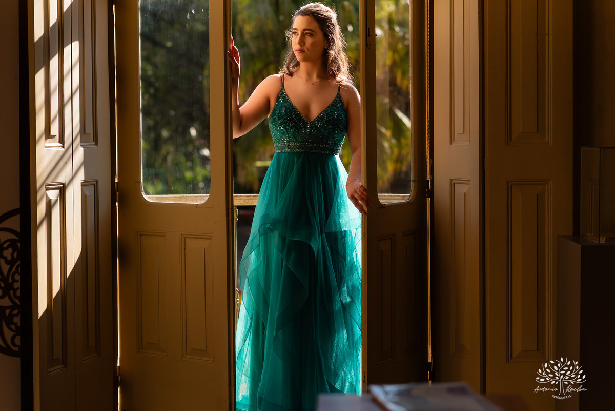 ensaios de 15 anos - fotografia de debutante - Museu do Doce - Pelotas - fotografia de aniversário - ensaio fotográfico personalizado - arquitetura histórica - luz natural - fotografia emocional - Antonio Rocha Fotografias - ensaio marcante- Quinze Anos