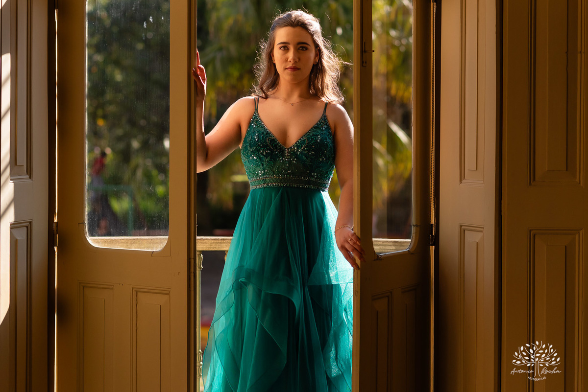 ensaios de 15 anos - fotografia de debutante - Museu do Doce - Pelotas - fotografia de aniversário - ensaio fotográfico personalizado - arquitetura histórica - luz natural - fotografia emocional - Antonio Rocha Fotografias - ensaio marcante- Quinze Anos