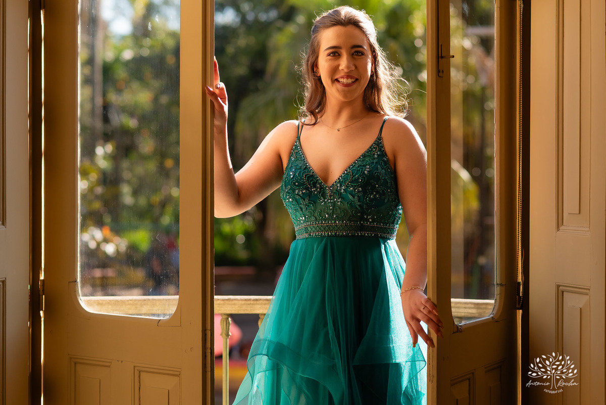 ensaios de 15 anos - fotografia de debutante - Museu do Doce - Pelotas - fotografia de aniversário - ensaio fotográfico personalizado - arquitetura histórica - luz natural - fotografia emocional - Antonio Rocha Fotografias - ensaio marcante- Quinze Anos