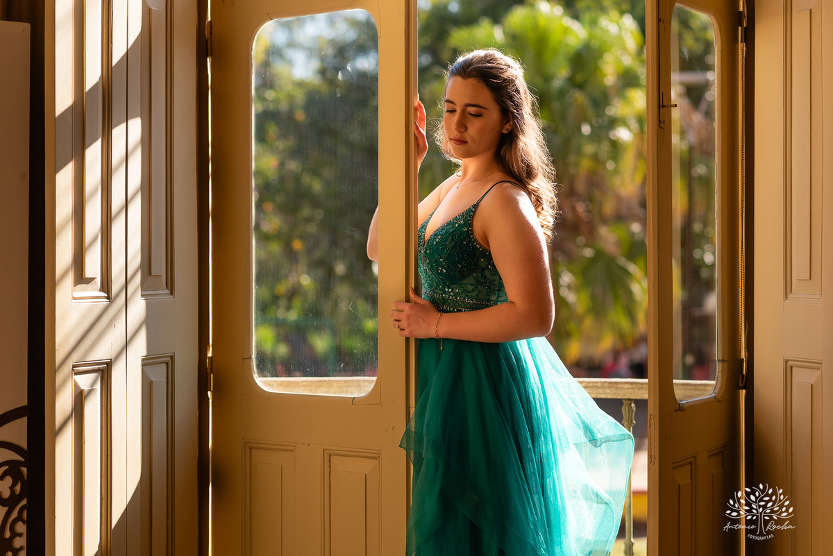 ensaios de 15 anos - fotografia de debutante - Museu do Doce - Pelotas - fotografia de aniversário - ensaio fotográfico personalizado - arquitetura histórica - luz natural - fotografia emocional - Antonio Rocha Fotografias - ensaio marcante- Quinze Anos