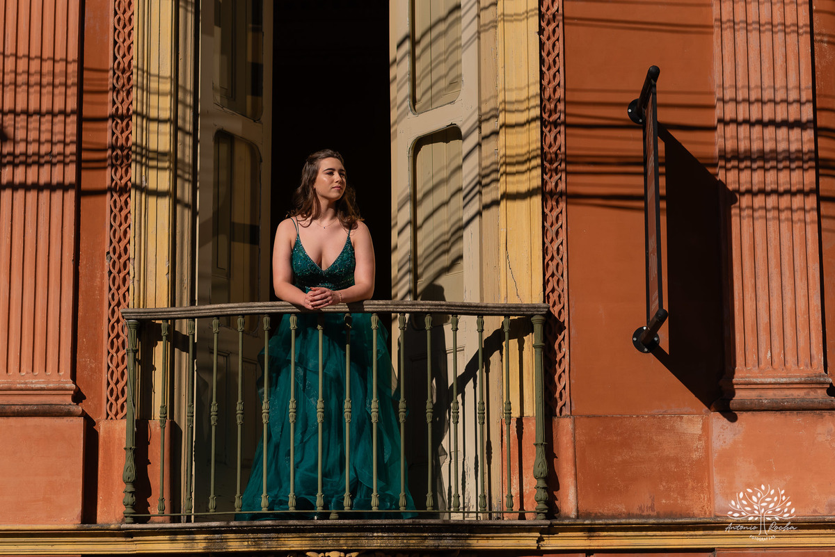 ensaios de 15 anos - fotografia de debutante - Museu do Doce - Pelotas - fotografia de aniversário - ensaio fotográfico personalizado - arquitetura histórica - luz natural - fotografia emocional - Antonio Rocha Fotografias - ensaio marcante- Quinze Anos