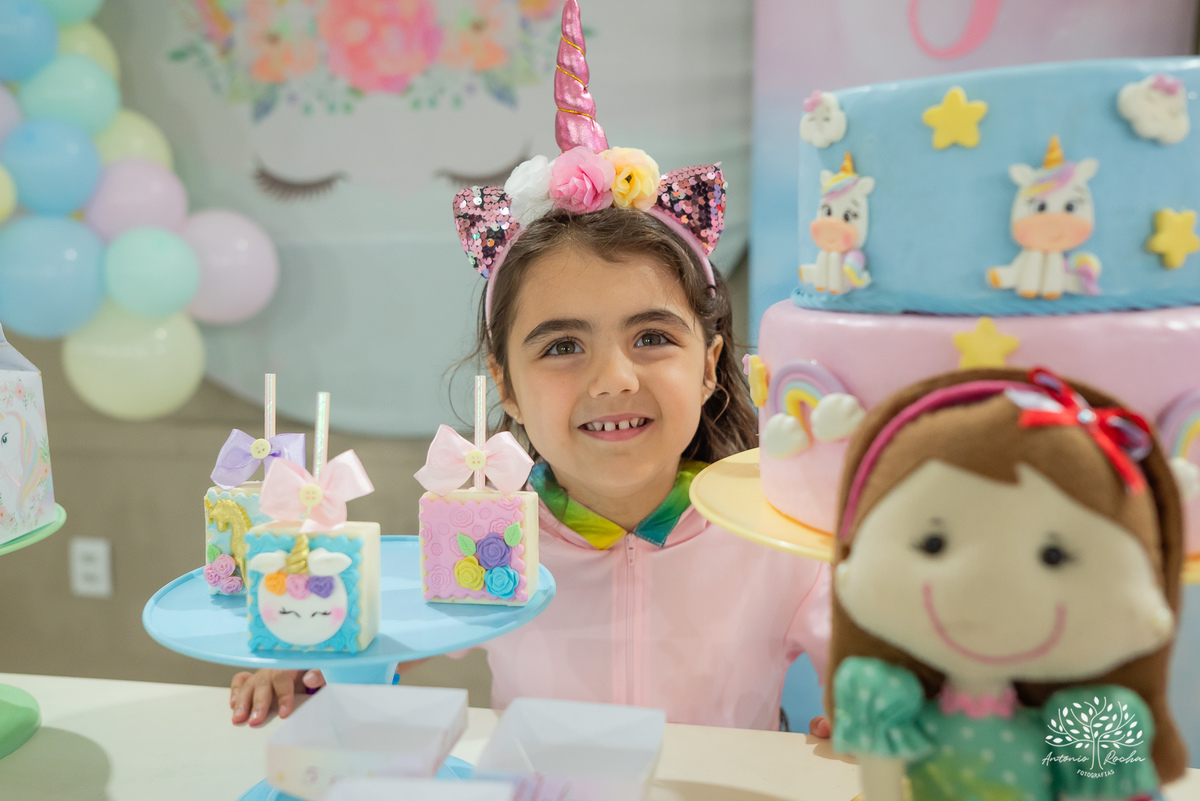 aniversário infantil - fotografia de crianças - festa temática - unicórnio - momentos especiais - registros fotográficos - alegria e diversão - show do parabéns - espontaneidade das crianças - fotografia profissional - Antonio Rocha Fotografias – Pelotas 