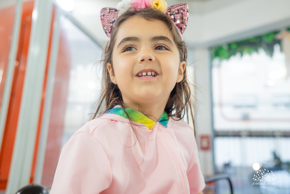 aniversário infantil - fotografia de crianças - festa temática - unicórnio - momentos especiais - registros fotográficos - alegria e diversão - show do parabéns - espontaneidade das crianças - fotografia profissional - Antonio Rocha Fotografias – Pelotas 