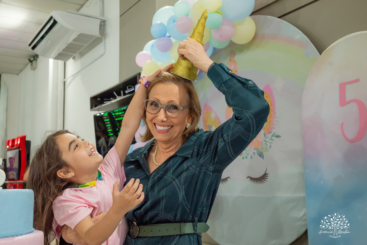 aniversário infantil - fotografia de crianças - festa temática - unicórnio - momentos especiais - registros fotográficos - alegria e diversão - show do parabéns - espontaneidade das crianças - fotografia profissional - Antonio Rocha Fotografias – Pelotas 