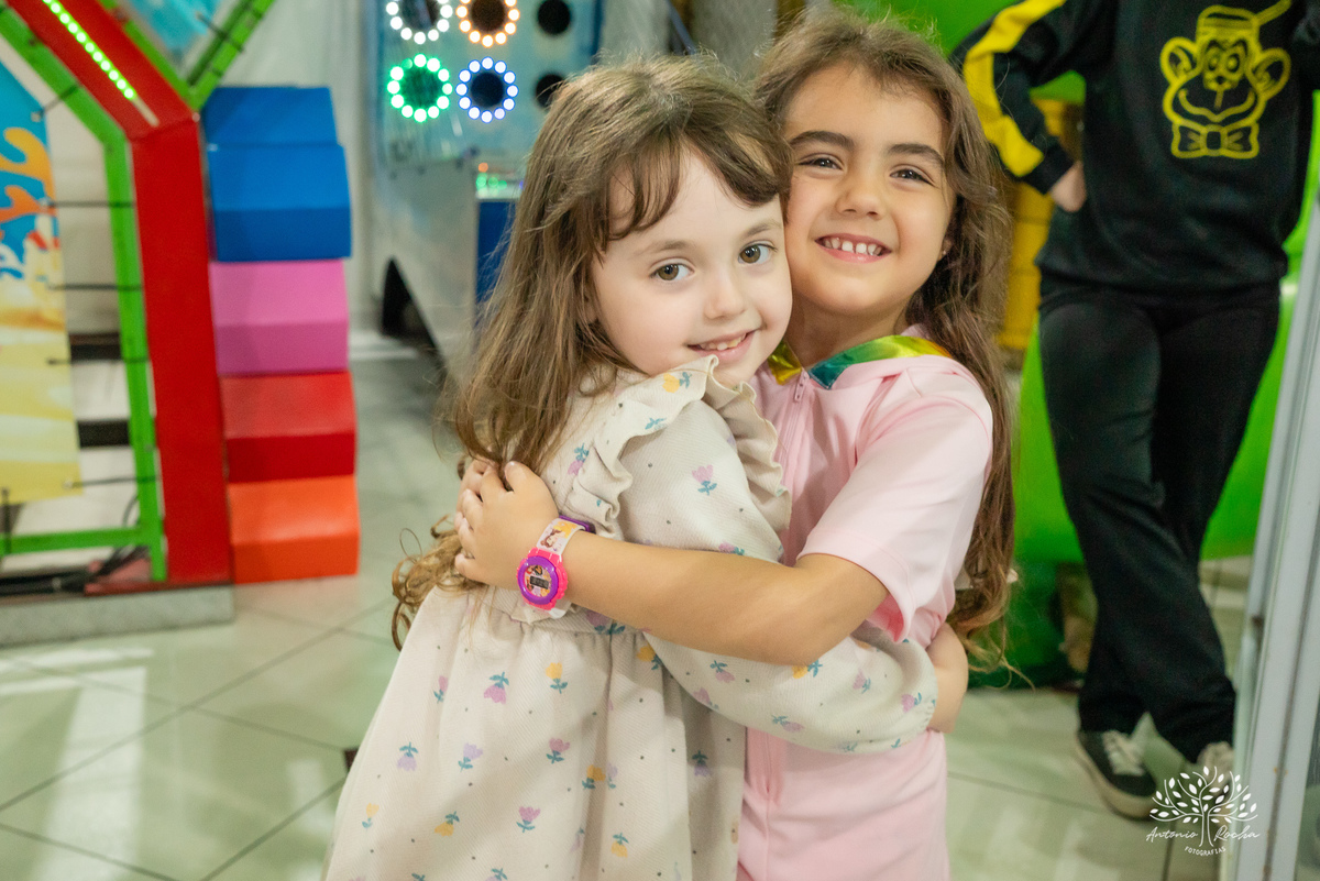 aniversário infantil - fotografia de crianças - festa temática - unicórnio - momentos especiais - registros fotográficos - alegria e diversão - show do parabéns - espontaneidade das crianças - fotografia profissional - Antonio Rocha Fotografias – Pelotas 